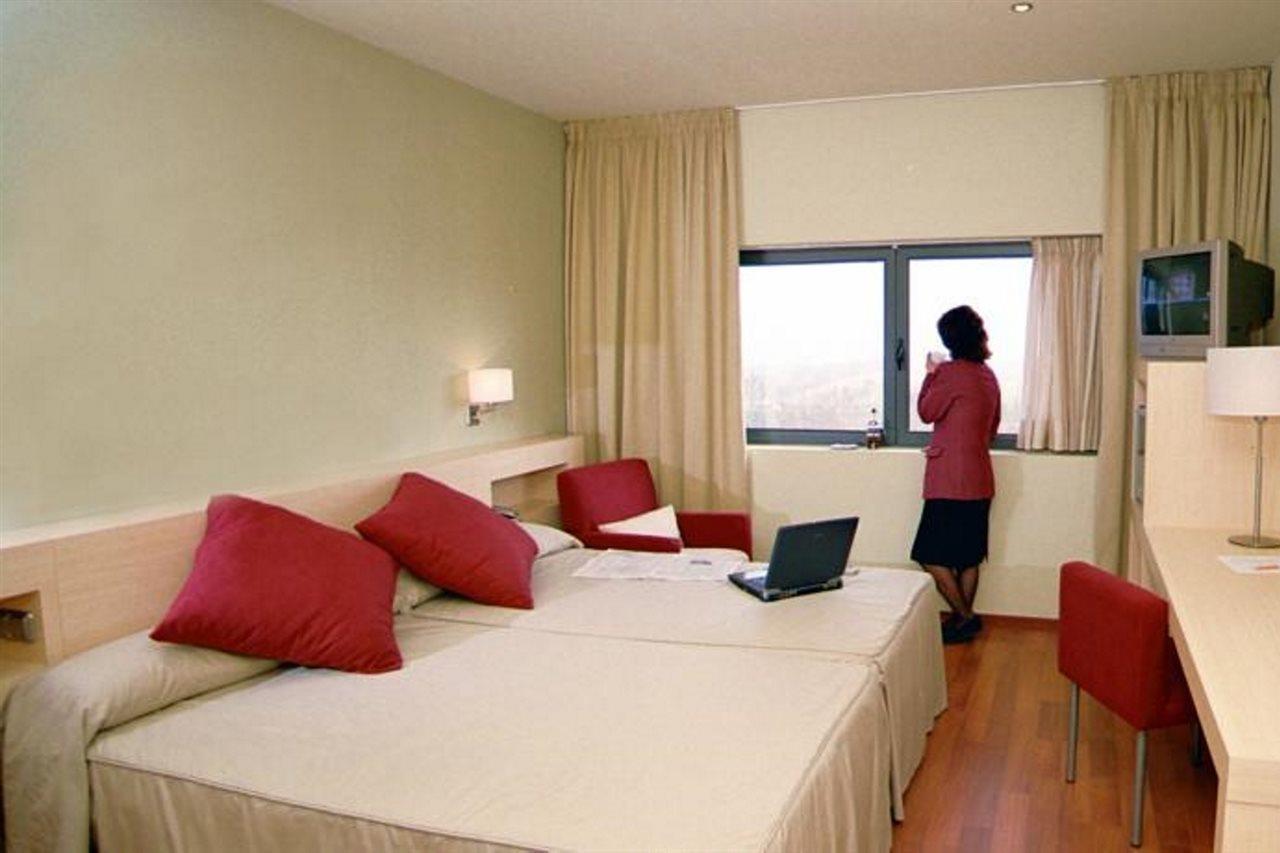 Hotel Les Torres Sant Esteve Sesrovires Eksteriør bilde